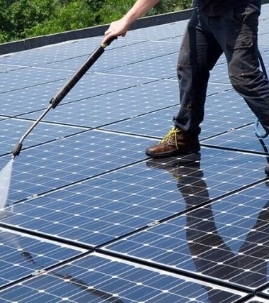4 bước quy trình vệ sinh pin năng lượng mặt trời đúng cách
